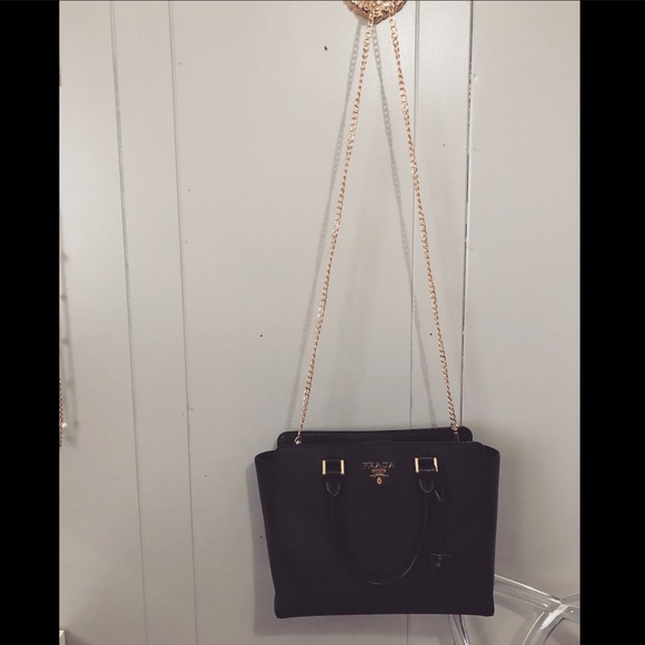 ✨LAST ONE✨[boutique] gold crossbody chain - Picture 4 of 8